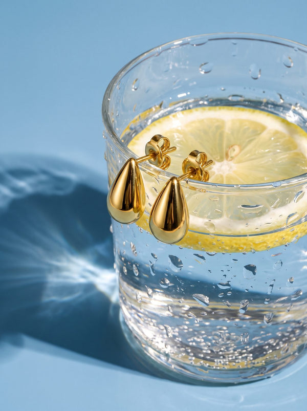 Lundholm Maddie druppel oorknopjes op een glas water met citroen