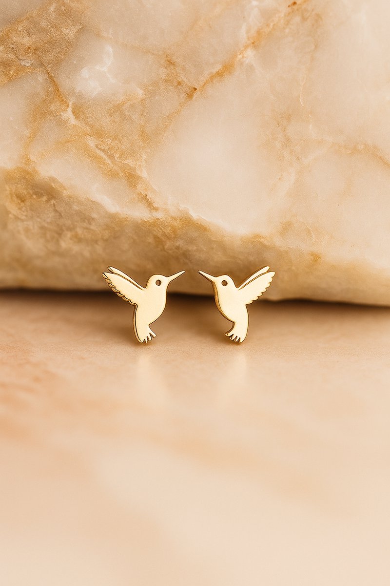 Kleine Oorknopjes Dames Goudkleurig Kolibrie – Premium Stainless Steel – Gold Plated – Elegante Vogel Oorbellen