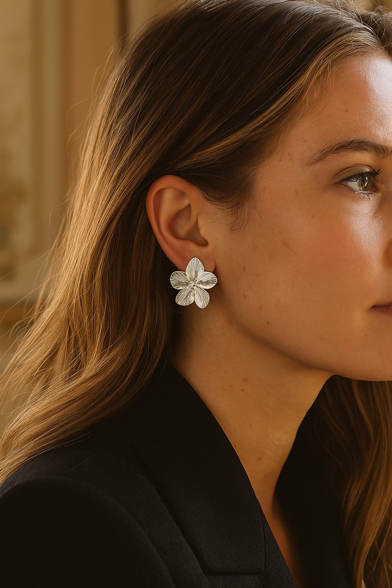 Luxe Bloem Oorbellen Dames Zilverkleurig - Statement Oorbellen Bloemen - Waterproof & Hypoallergeen - Premium Stainless Steel