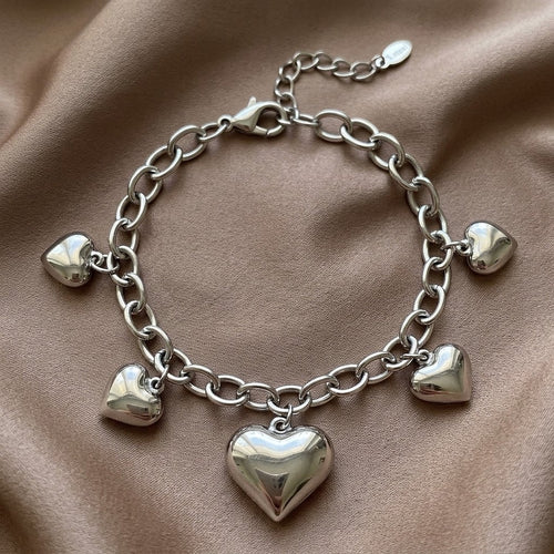 Silberfarbene Armbänder