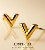 Lundholm Viva oorknopjes goudkleurig, close-up