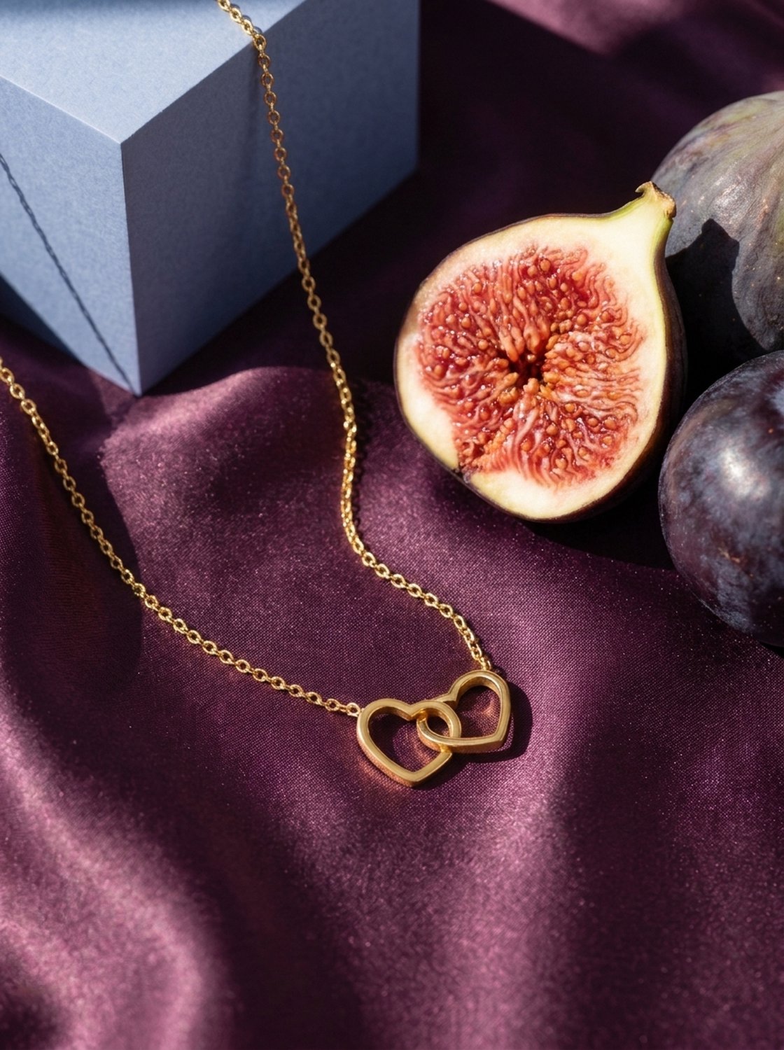 Lundholm Melia ketting goudkleurig, gedragen