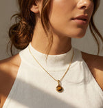 Lundholm Cecile ketting goud met tijgeroog hanger — stainless steel PVD gold plated damessieraad