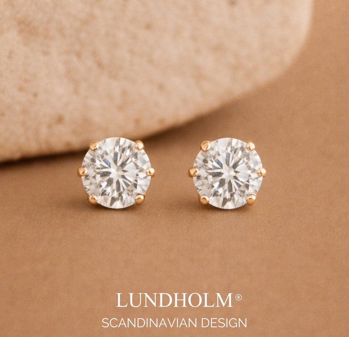 Lundholm Nikki zirkonia studs 5mm goud — oorknopjes Scandinavisch design