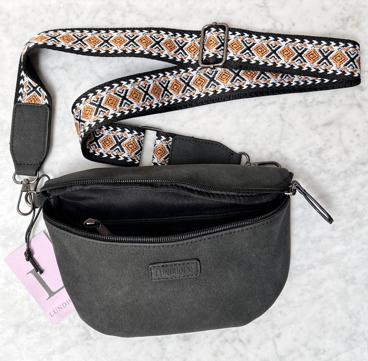 Lundholm Heby heuptas zwart dames — lifestyle gedragen Scandinavisch design