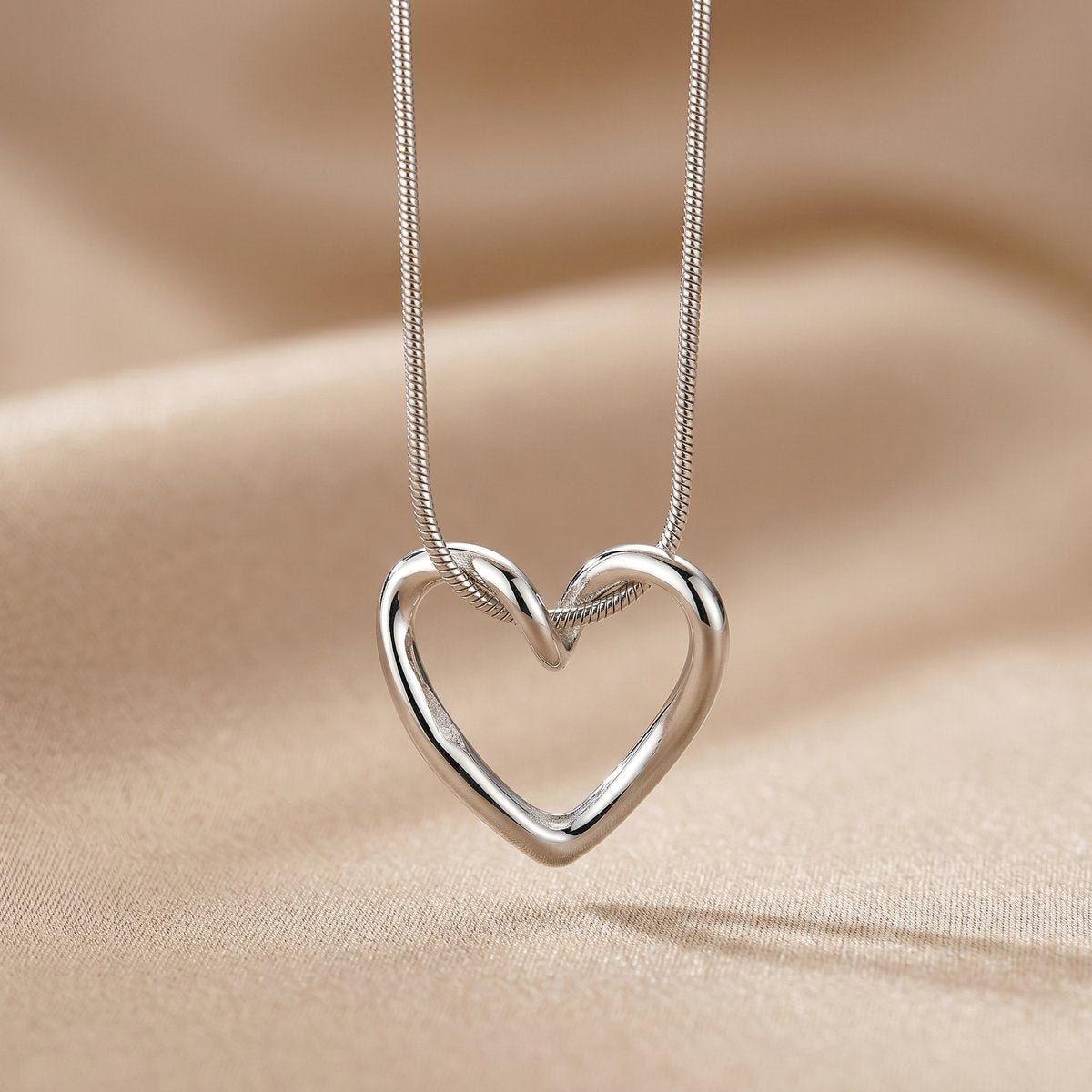 Lundholm Beryl hart ketting zilverkleurig open hart design cadeau