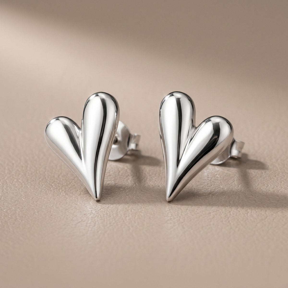 Lundholm Inez – Hartjes Oorknopjes Dames – Zilver