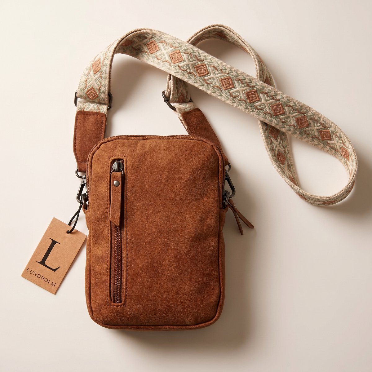 Lundholm Strömsund crossbody bruin leer dames — detail brede tassenriem