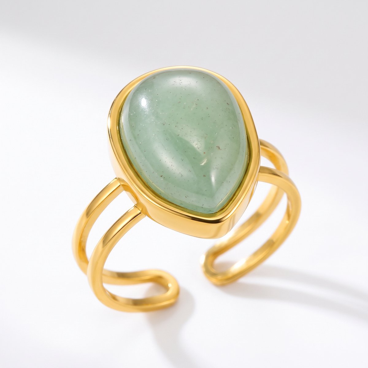 Lundholm Rosan statement ring dames goudkleurig met groene natuursteen - stainless steel gold PVD