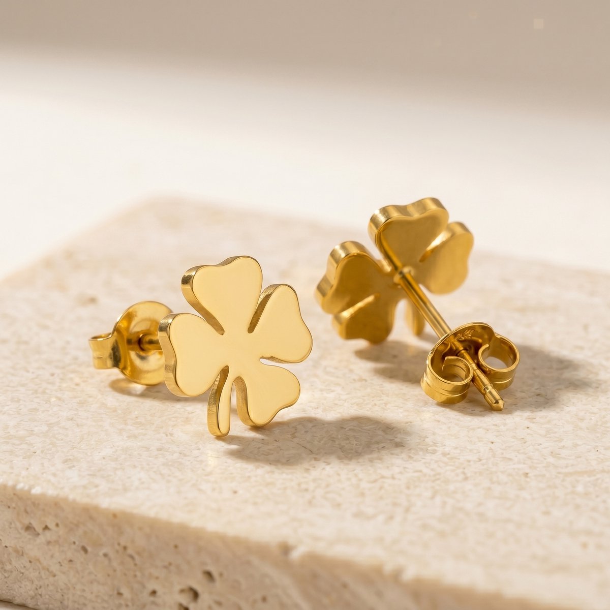 Lundholm Klara – Klavertjevier Oorknopjes Dames – Goud