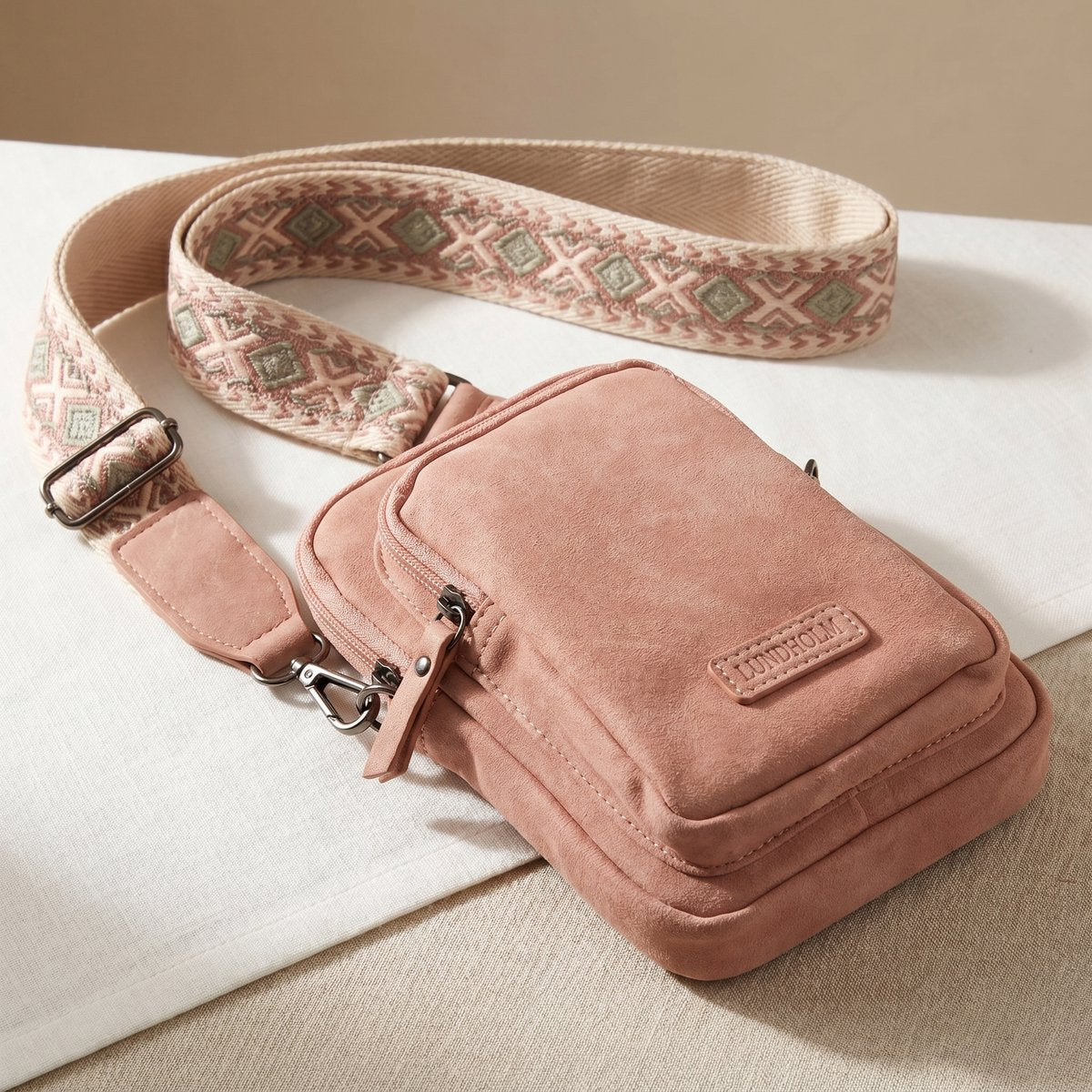 Lundholm Strömsund roze leer dames — lifestyle Scandinavisch design