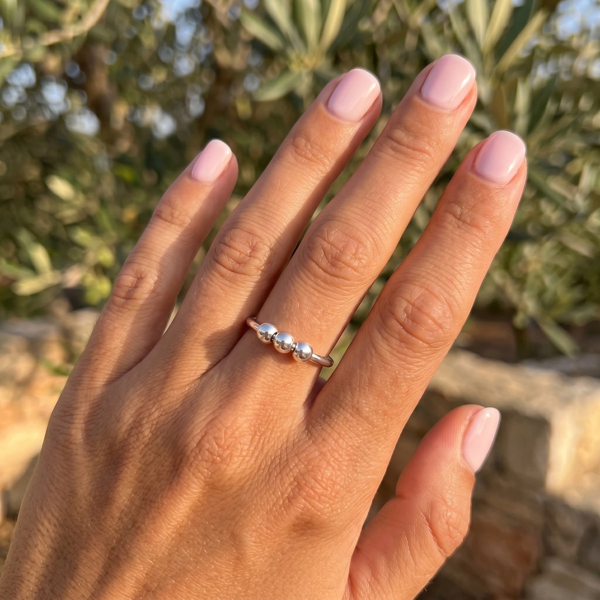 Lundholm Mira fidget ring met bolletjes zilverkleurig 2