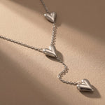 Lundholm Elora ketting zilverkleurig met meerdere subtiele hartjes detailfoto premium stainless steel dames