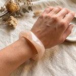 Lundholm Fleur – Statement Bangle Dames Marmerlook – Roze