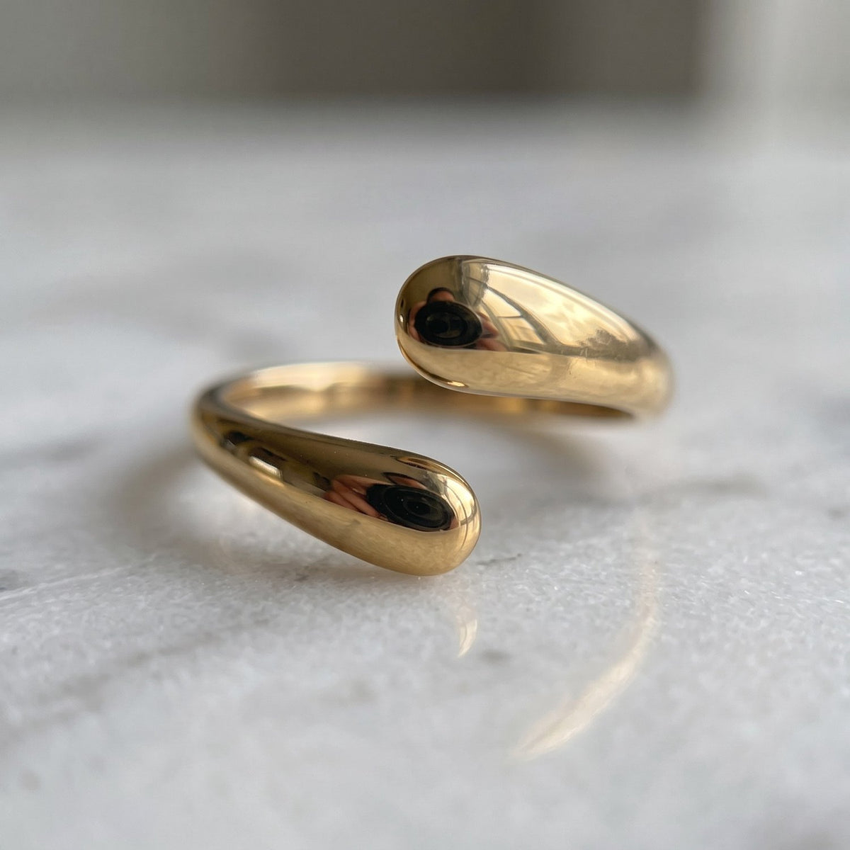 Dagny Ring Stainless Steel Open Ring met Druppel Design Verstelbaar Goudkleurig foto 4