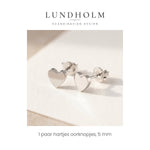 Lundholm Lykke hartjes oorknopjes zilverkleurig, detail