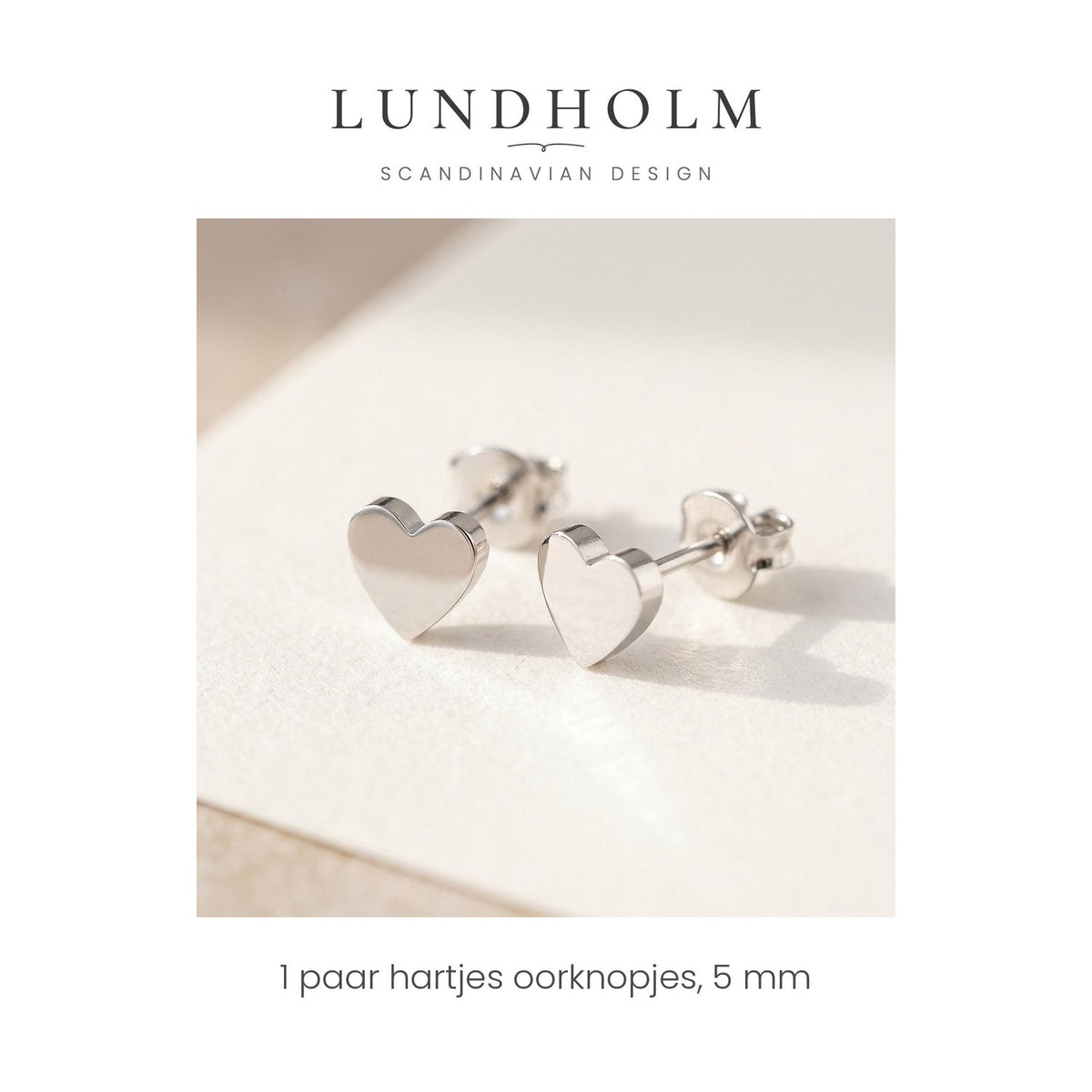 Lundholm Lykke hartjes oorknopjes zilverkleurig, detail