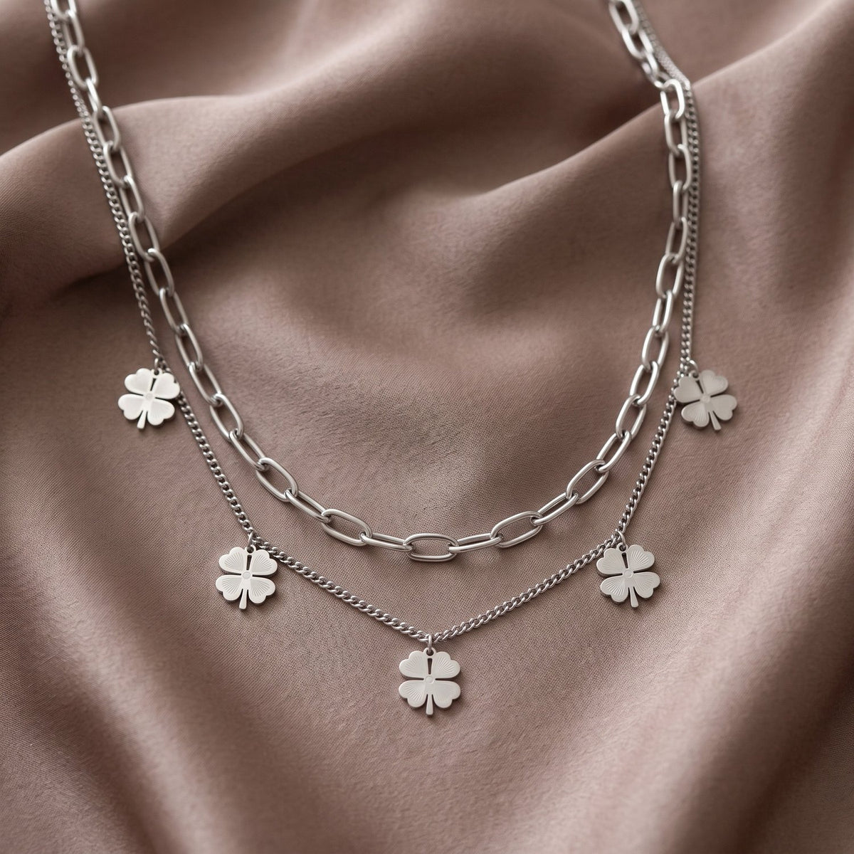 Lundholm Georgia layered klavertjevier ketting zilverkleurig
