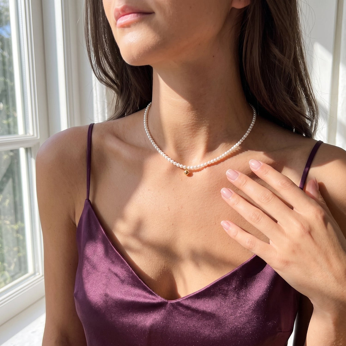 Lundholm Mathilda parel choker gedragen door model, vooraanzicht