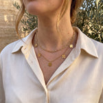 Lundholm Georgia layered klavertjevier ketting goudkleurig, gedragen