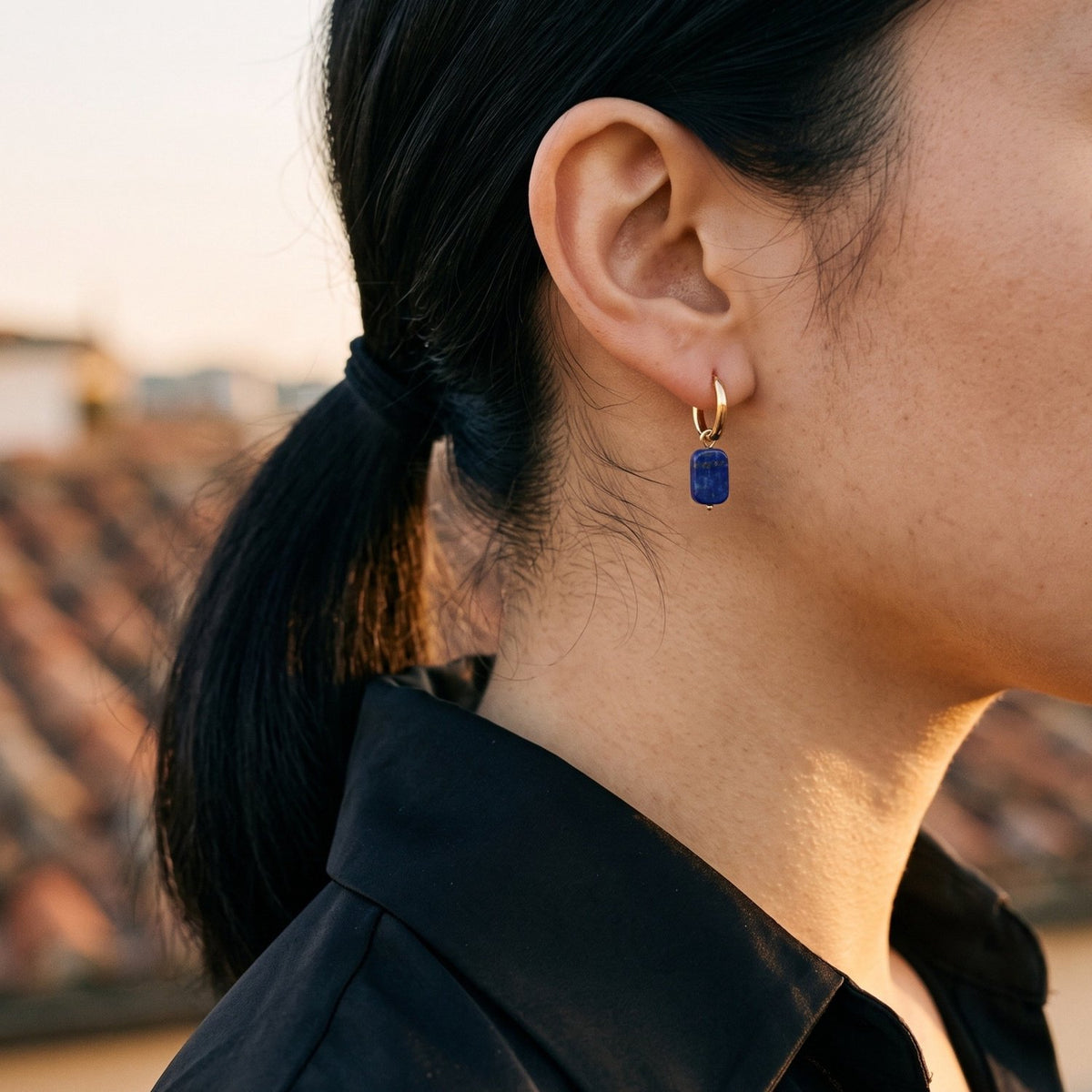 Lundholm Agneta oorringen met lapis lazuli, goudkleurig, foto 2