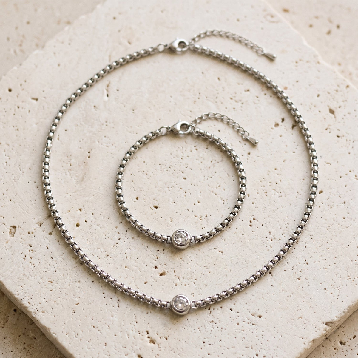 Lundholm Anah – Zirkonia Sieradenset met Ketting en Armband – Zilverkleurig