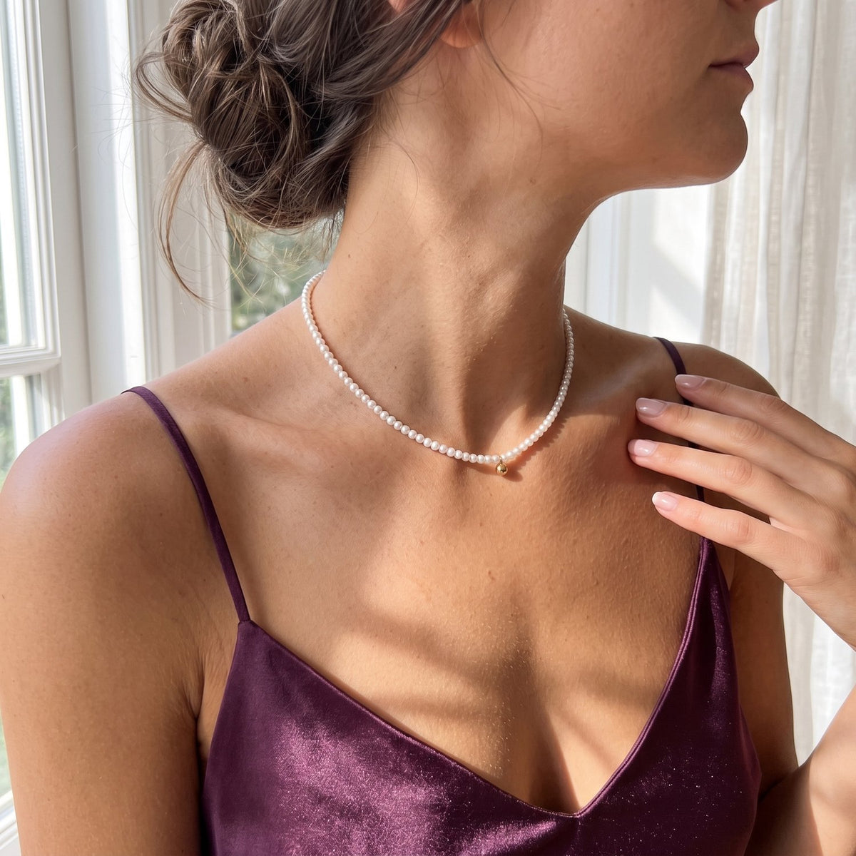 Lundholm Mathilda parel choker gedragen, zijaanzicht
