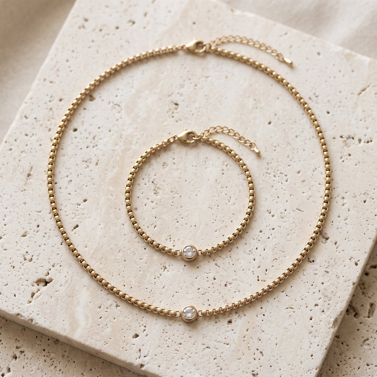 Lundholm Anah – Zirkonia Sieradenset met Ketting en Armband – Goudkleurig