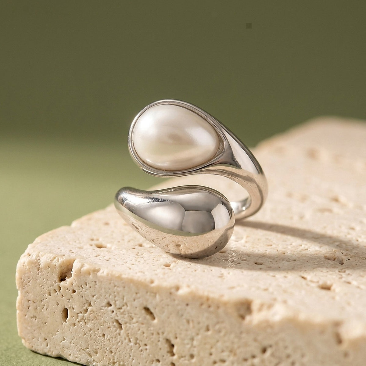 Lundholm Tiger verstelbare ring met witte imitatieparel zilverkleurig – foto 2