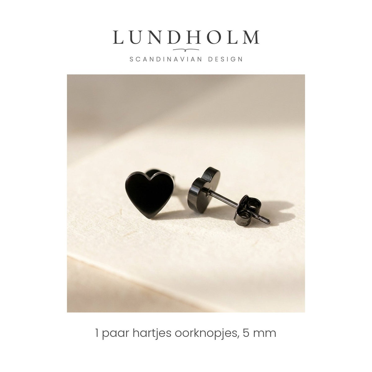Lundholm Lykke hartjes oorknopjes zwart, detail