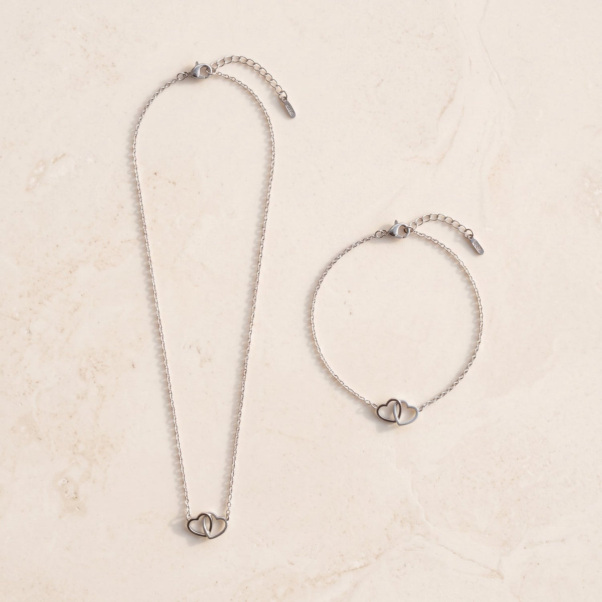 Tova Sieradenset Dames Stainless Steel Hartjes Ketting en Armband Zilverkleurig foto 1