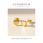 Lundholm Lykke hartjes oorknopjes goudkleurig, detail