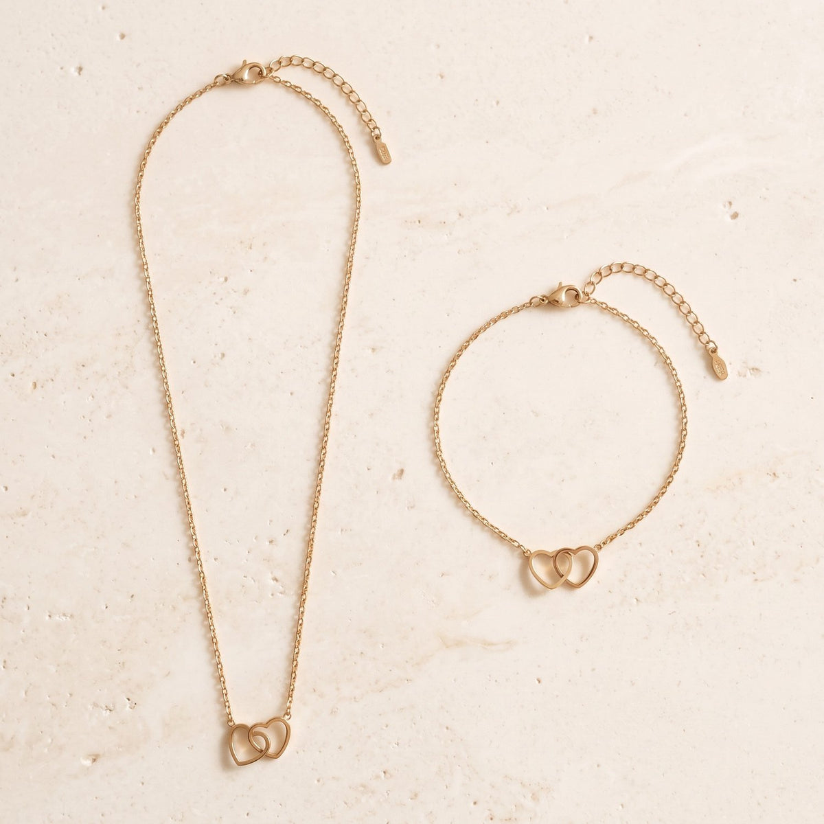 Tova Sieradenset Dames Stainless Steel Hartjes Ketting en Armband Goudkleurig foto 1
