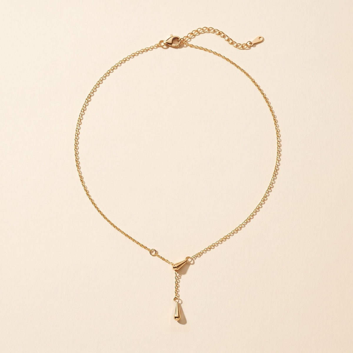 Lundholm Ellinor Y ketting met druppel hanger, goudkleurig