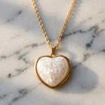 Lundholm Beatrice ketting met hanger hart parelmoer, goudkleurig