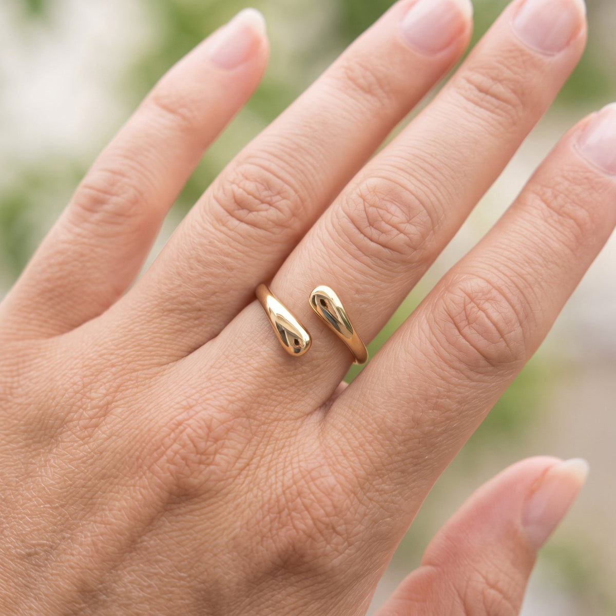 Dagny Ring Stainless Steel Open Ring met Druppel Design Verstelbaar Goudkleurig foto 5