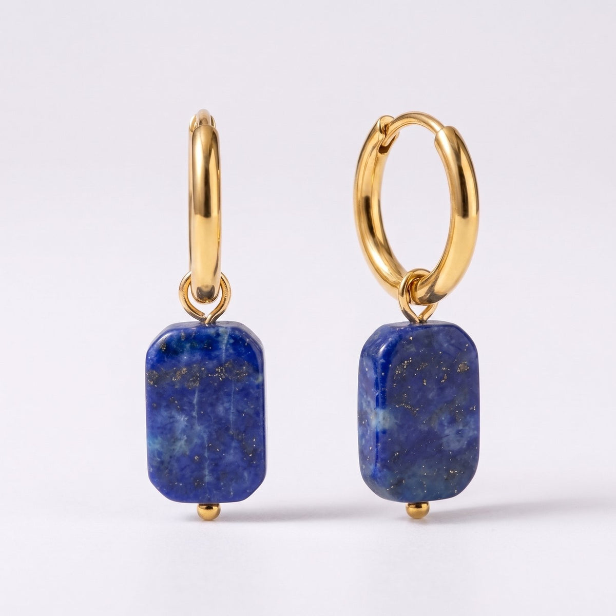 Lundholm Agneta oorringen met lapis lazuli, goudkleurig