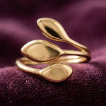 Lundholm Vilma blaadjes ring goudkleurig, close-up