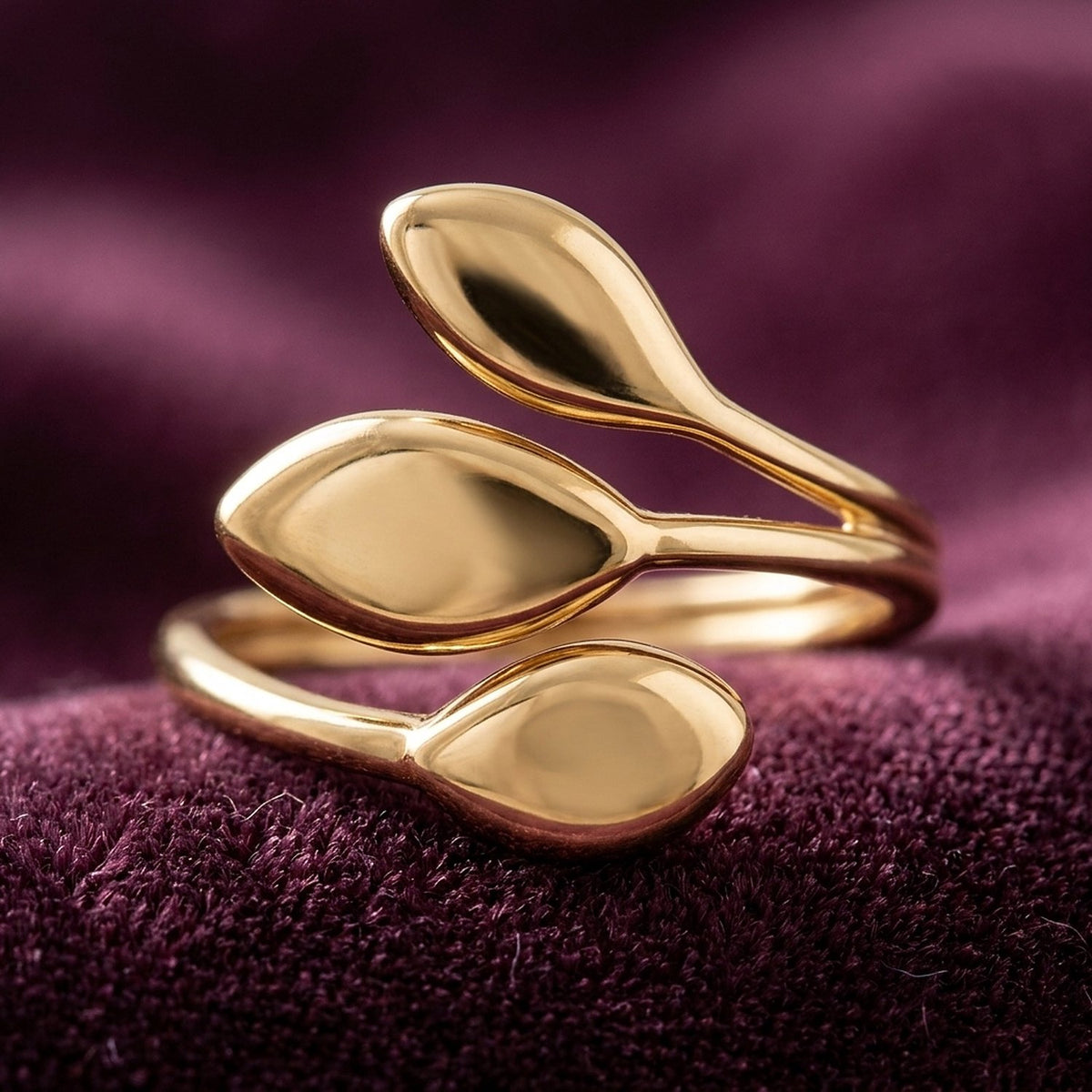 Lundholm Vilma blaadjes ring goudkleurig, close-up