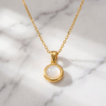 Lundholm Una ketting met witte natuursteen, goudkleurig