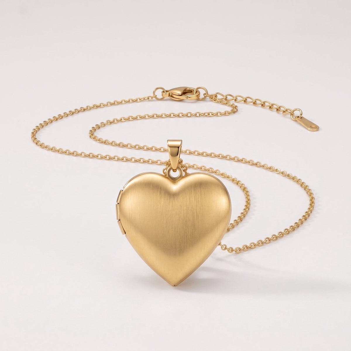 Lundholm Isolde hart medaillon ketting goudkleurig