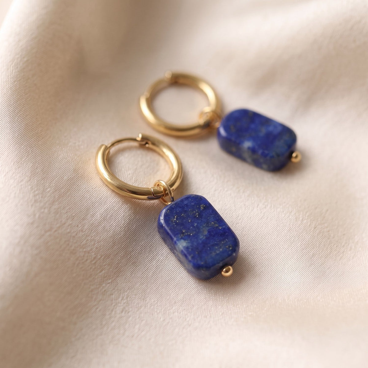 Lundholm Agneta oorringen met lapis lazuli, goudkleurig, foto 4