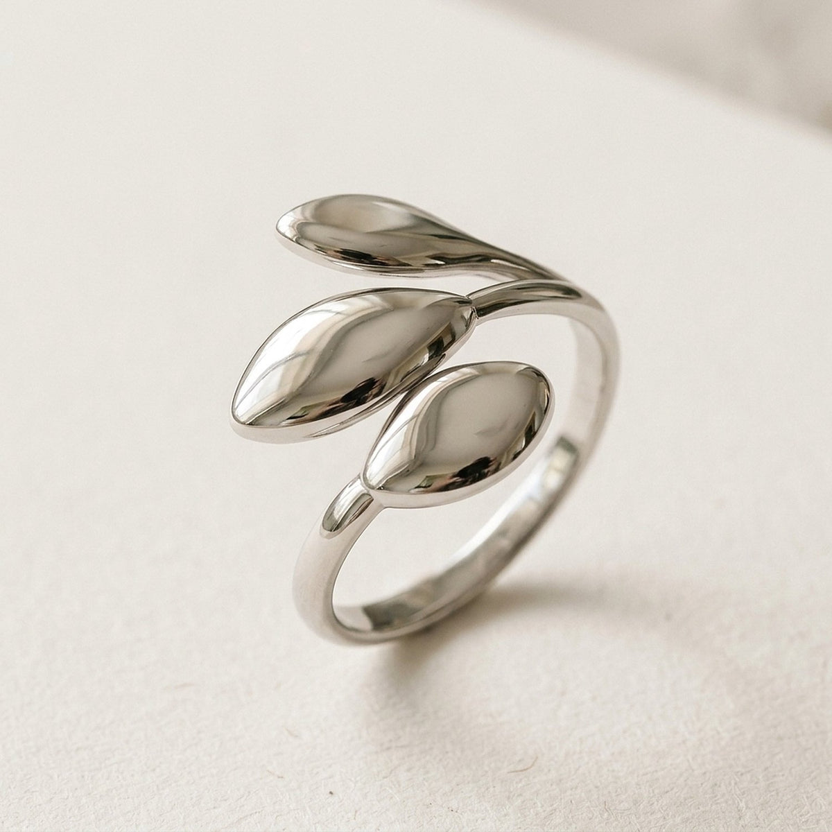 Lundholm Vilma blaadjes statement ring zilverkleurig