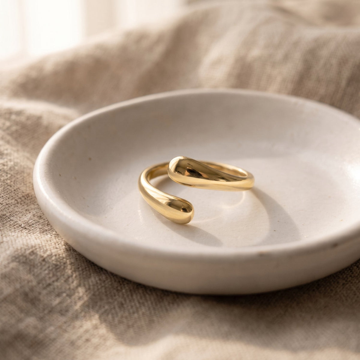Dagny Ring Stainless Steel Open Ring met Druppel Design Verstelbaar Goudkleurig foto 3