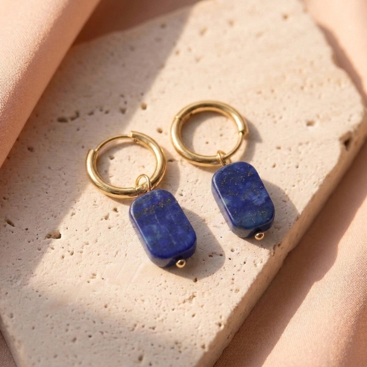 Lundholm Agneta oorringen met lapis lazuli, goudkleurig, foto 6
