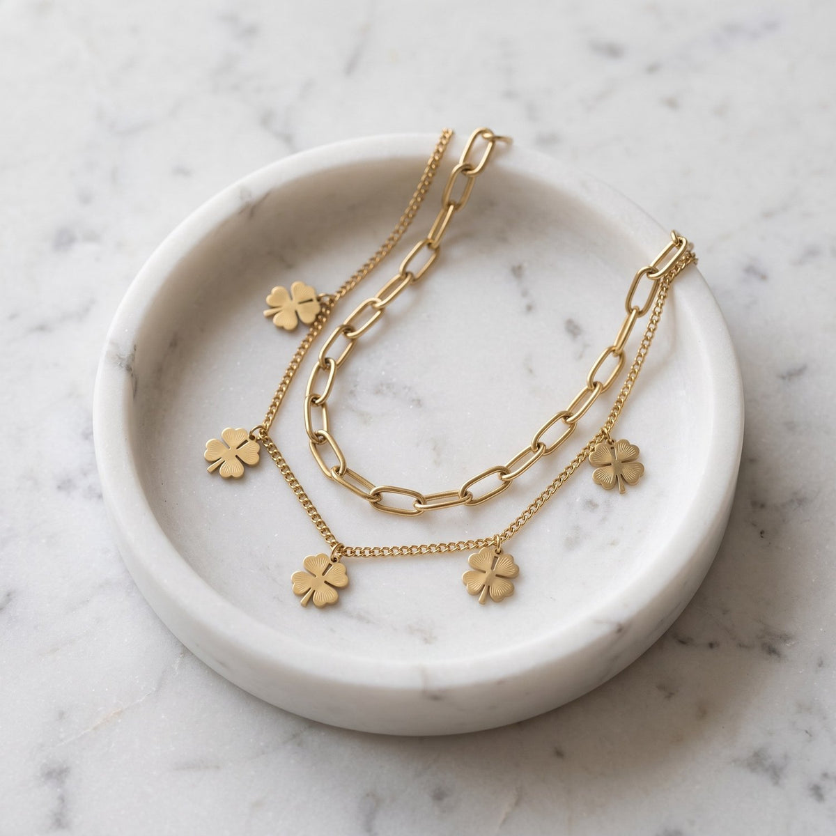 Lundholm Georgia layered klavertjevier ketting goudkleurig, sfeerbeeld
