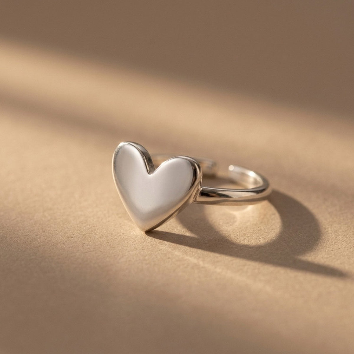 Lundholm Lora – Verstelbare Ring met Hartje – Zilverkleurig