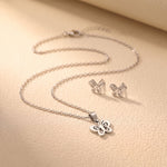 Lundholm Edda vlinder ketting en oorknopjes zilver detail