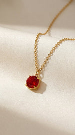 Lundholm Florence ketting dames rode zirkonia hanger close-up
