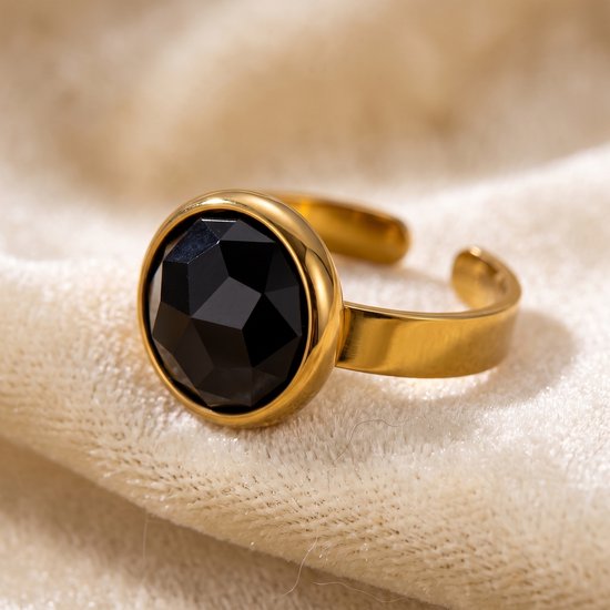Lundholm Ella zwarte onyx ring detail echte edelsteen goud pvd